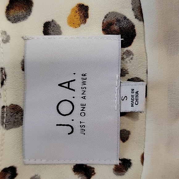JOA Size S Ivory with Abstract Animal Pattern Cropped Wrap Blouse, Long Sleeve - Picture 12 of 15